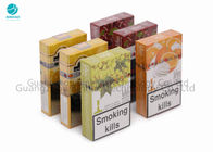 Leerer rauchender Paket-Pappzigaretten-Satz-Kasten beim Stück-Verpacken